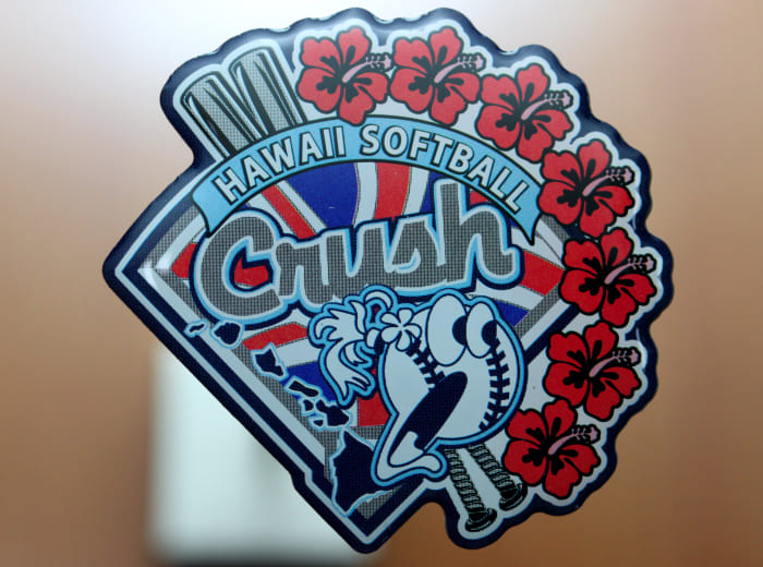 hawaii crush softball pin